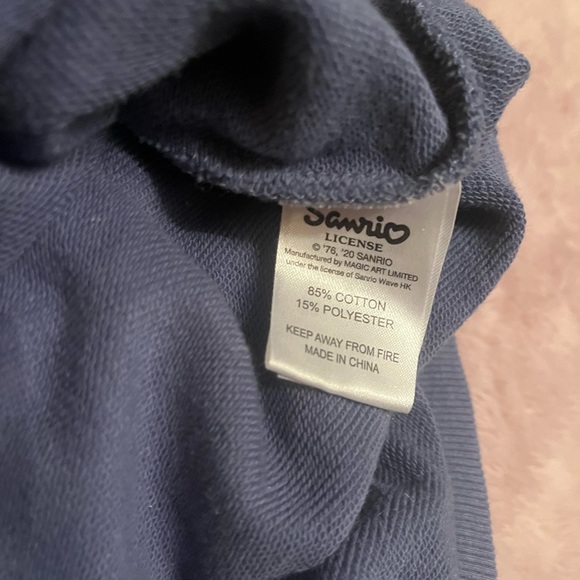 Hello kitty crewneck ๐ - Picture 5 of 6